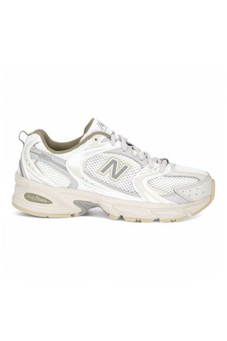 Sneaker donna in mesh e pelle colore bianco e grigio. NEW BALANCE | MR530-NEC